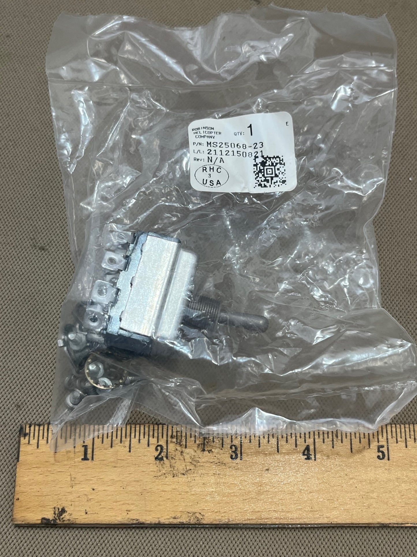 MS25068-23 TOGGLE SWITCH