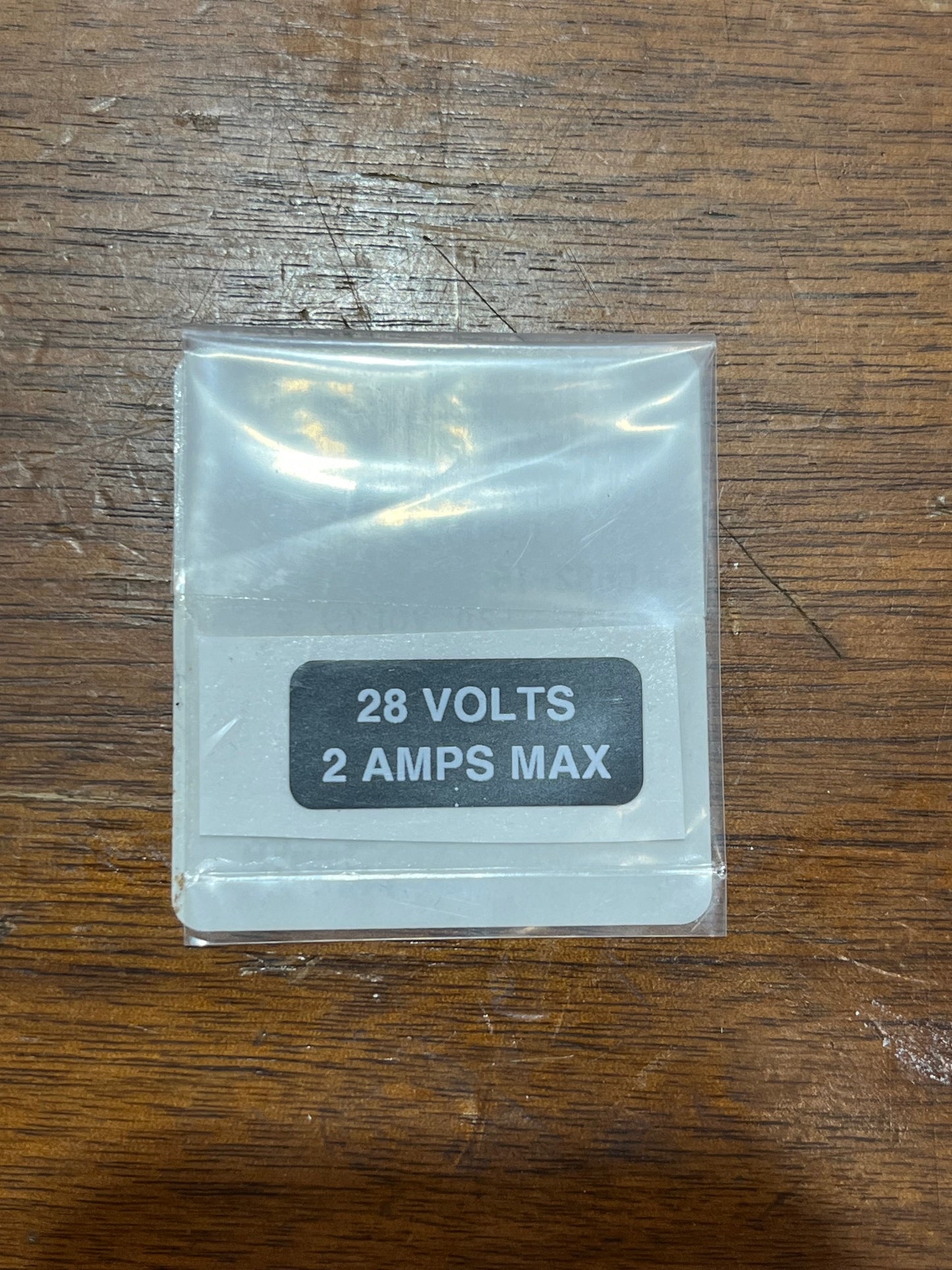 C682-16 DECAL, '28 VOLTS 2 AMPS