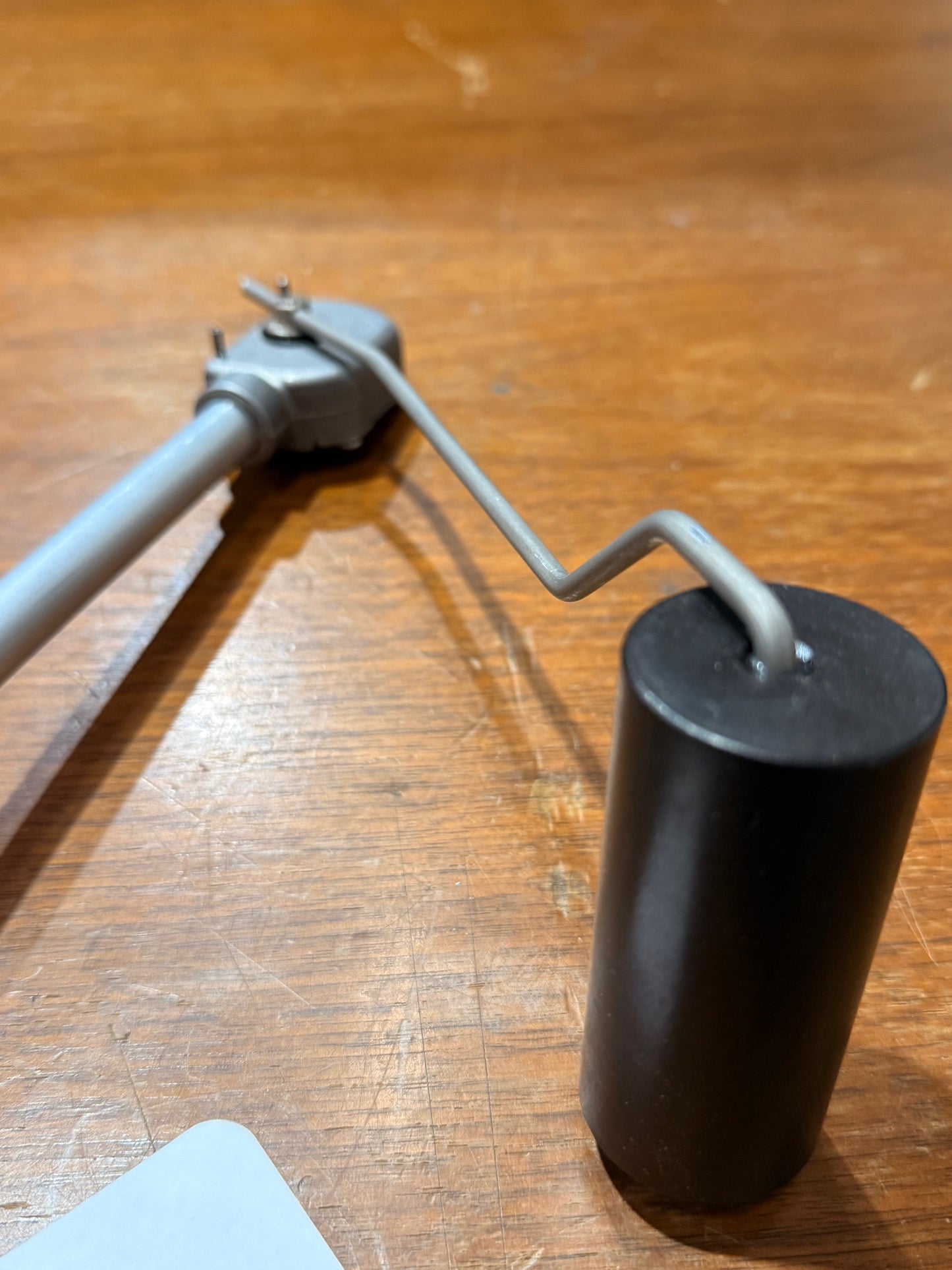 D252-4 SENDER-FUEL LEVEL, R22 AUX