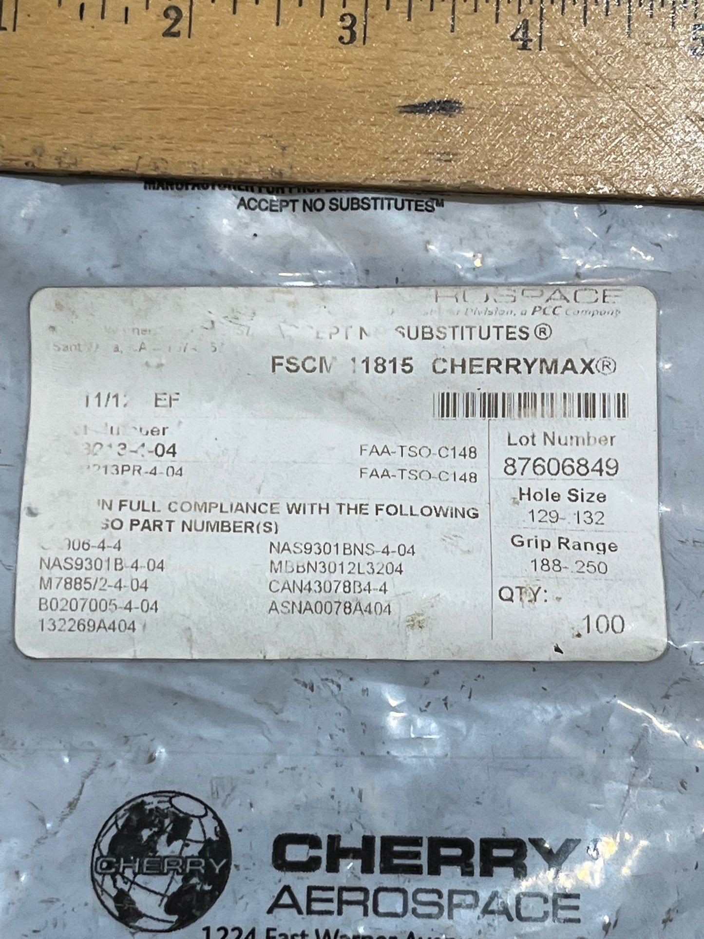 CR3213-4-04 CHERRYMAX RIVET